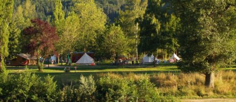 Camping CosyCamp is een kindercamping in de omgeving van Chamalières-sur-Loire, Haute-Loire in Auvergne gelegen aan een rivier. 