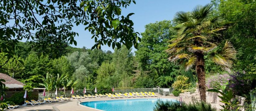Camping Le Moulin de David in Gaugeac-Monpazier is een kindvriendelijke camping met zwembad gelegen in de Dordogne in een bos aan een beekje.