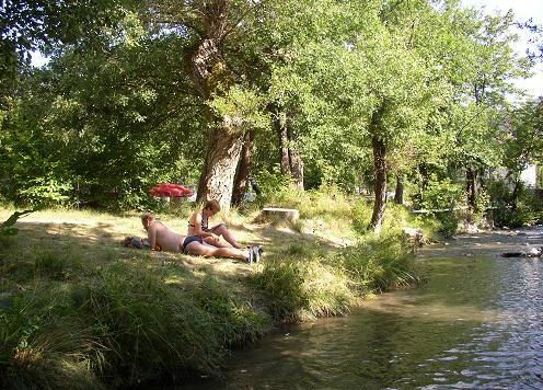 Camping Notre Dame is een kleine gezellige familiecamping in de Haute-Provence in de Gorges du Verdon in Zuid-Frankrijk.