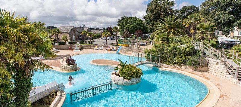 Domaine La Ville Huchet is een rustige familiecamping in Bretagne met zwemparadijs in een kasteelpark met palmbomen avlakbij Saint-Malo in Ile-et-Vilaine. 