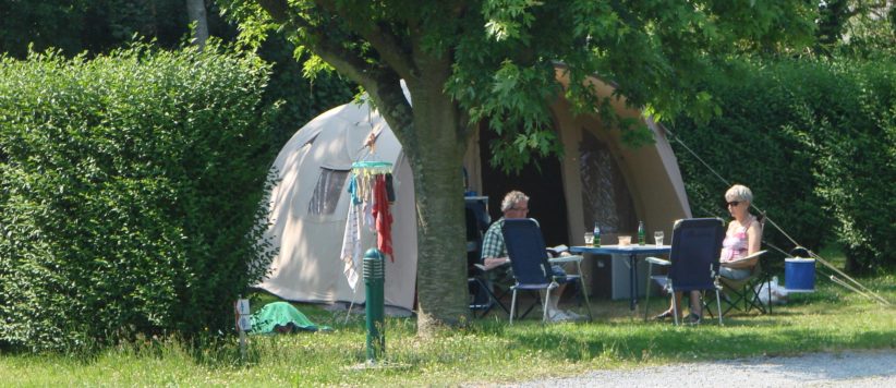 Camping Reine Mathilde is een familiecamping in Normandië (Calvados) met zwembad op een paar kilometer van het strand aan de Normandische kust. 
