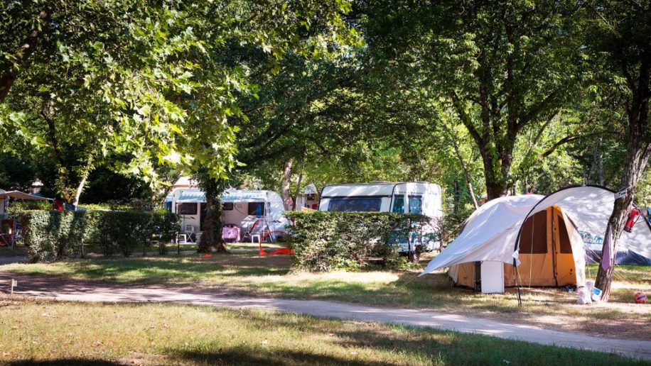 Camping Le Rocher de la Cave Campingfrankrijk.eu