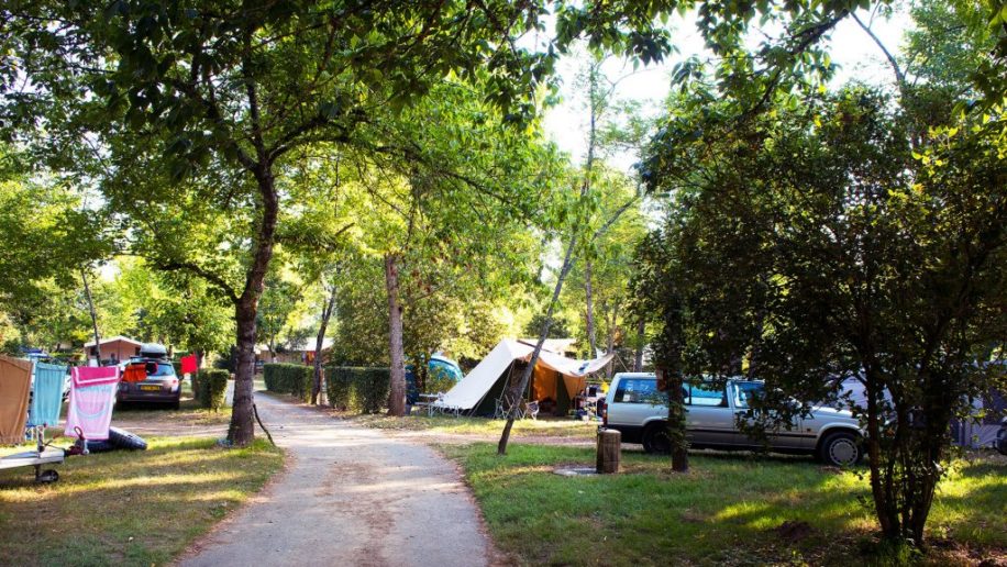 Camping Le Rocher de la Cave Campingfrankrijk.eu
