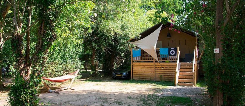 Camping Les Pêcheurs is een gezellige familiecamping met safaritenten van Villatent gelegen bij de rivier de Argens in het Zuid-Franse Var op 10km van de stranden van de Côte d’Azur.