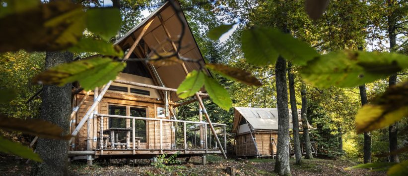 Camping Huttopia Wattwiller is een actieve camping aan de voet van de Vogezen te midden van een bos in de Haut-Rhin in de Elzas. 