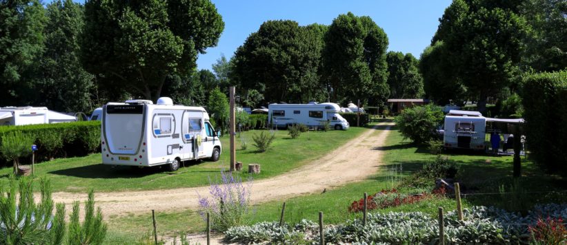 Gastvrije camping Les Nobis d'Anjou in Montreuil-Bellay is een gezinscamping aan de rivier de Thouet in de Maine-et-Loire in de Pays-de-la-Loire.