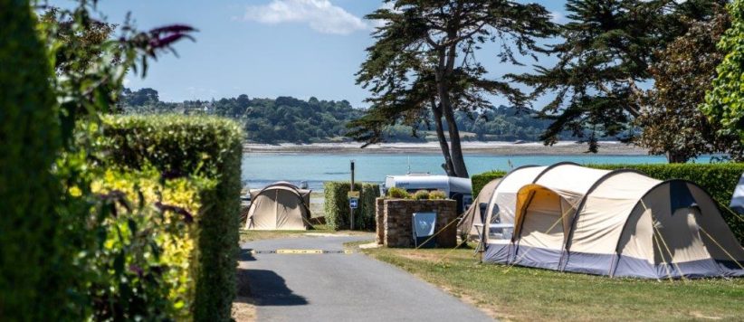 RCN Port l’Epine is verkozen tot een van de vijftig mooiste campings in Frankrijk. De kleinschalige, persoonlijke gezinscamping in Trélévern heeft een speciale ligging op een landtong aan de Bretonse kust.