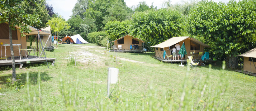 Camping Forcalquier is een charmante camping op een bloemrijk kampeerterrein in het hart van de Alpes-de-Haute-Provence. 