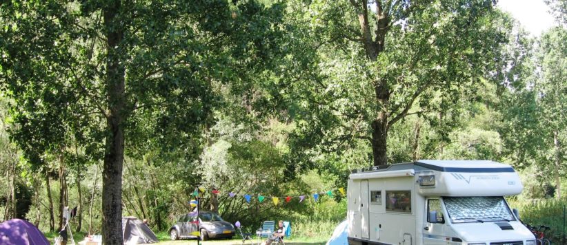 Camping La Mouline in Fondamente is een kleine familiecamping met 6 kampeerplaatsen  gelegen aan een rivier in de Aveyron in de Midi-Pyrénées. 
