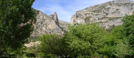 Camping Saint Jean in Moustiers-Sainte-Marie is een natuurcamping in de Alpes-de-Haute-Provence. Ideaal als u op zoek bent naar rust en de natuur.