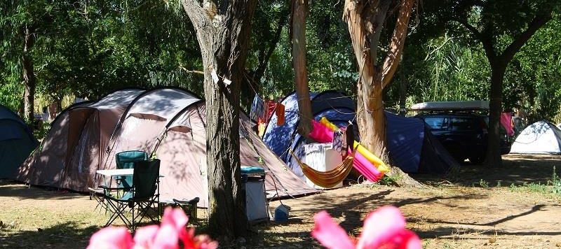 Camping L'Ile d'Or in Giens is een goed gelegen familiecamping op 400 meter van een zandstrand in de Var (Provence-Alpes-Côte d'Azur), aan de oostkust van het schiereiland Presque’île de Giens. 