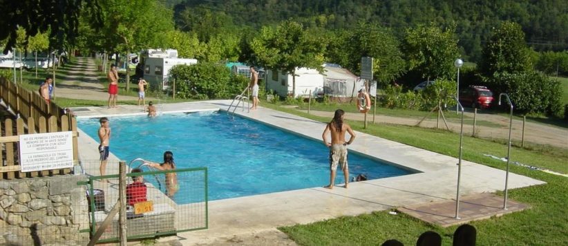 Camping La Soleia d'Oix in Oix ist ein Charme Camping mit Schwimmbad in Gerona, Katalonien in den Bergen.