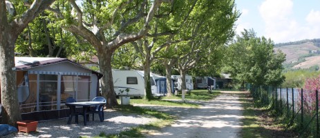 Camping de Tournon HPA in de Ardèche (Rhône-ALpes) is een aangename camping aan de oever van de Rhône in het centrum van het gezellige dorpje Tournon. 