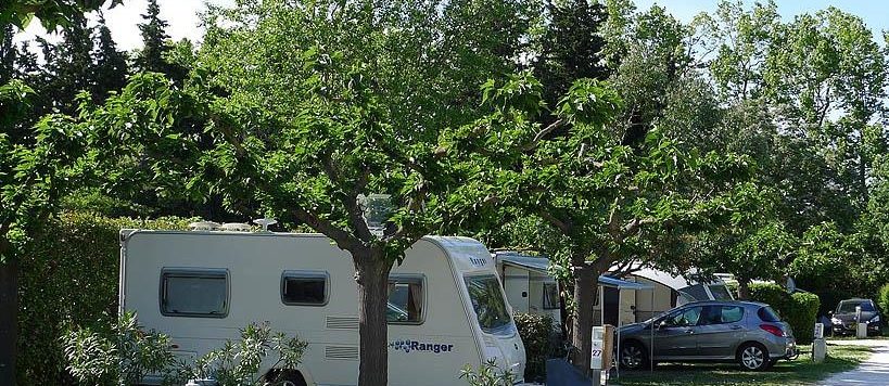 Camping la Roquette is een mooie familiecamping gelegen in het plaatsje Chateaurenard in Bouche-du-Rhône. 