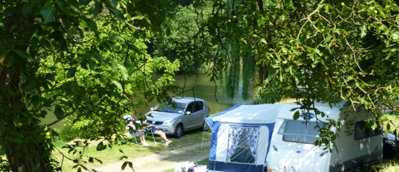 Camping de l'Ill (Colmar) in Horbourg-Wihr ist ein Charme Camping mit Schwimmbad in Haut-Rhin, Elsass am ein fluss.