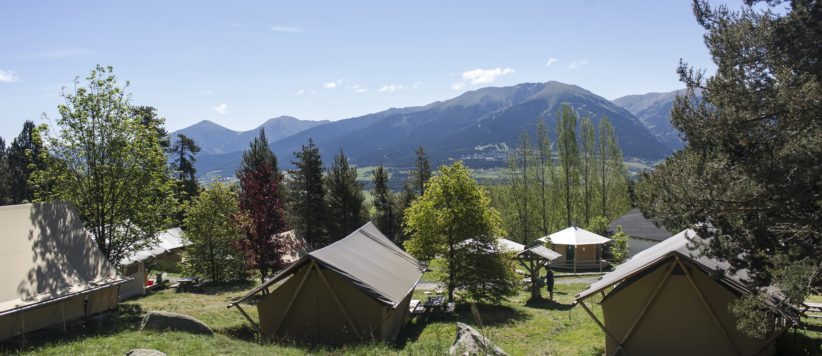 Camping Huttopia Font-Romeu in Font-Romeu is een natuurcamping in Occitanië gelegen in de bergen midden in de Pyrénées-Orientales.