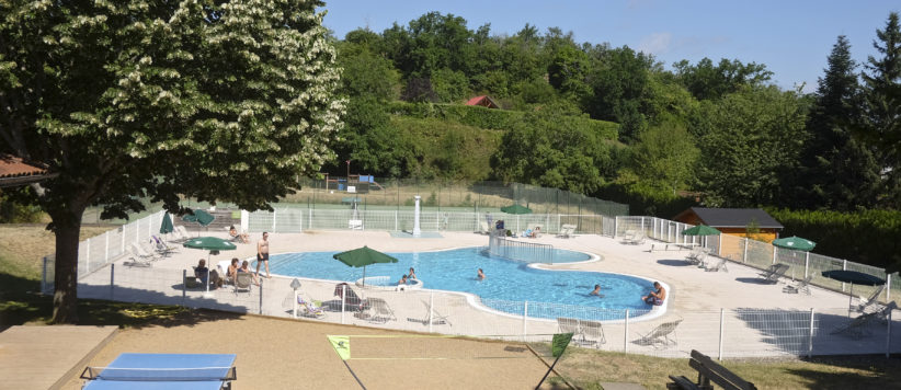 Camping Huttopia Royat in Royat ist ein Charme Camping mit Schwimmbad in Puy-de-Dôme, Auvergne-Rhone-Alpes.