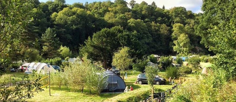 Camping de Milin Kerhe in Pabu ist ein Charme Camping in Côtes-d'Armor Bretagne am Wald. 