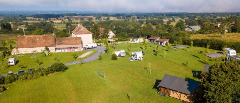 Prachtige safaritenten in de Bourgogne met vrij uitzicht , gelegen op het terrein van een voormalige boerderij van 200 jaar oud in de Bourgogne