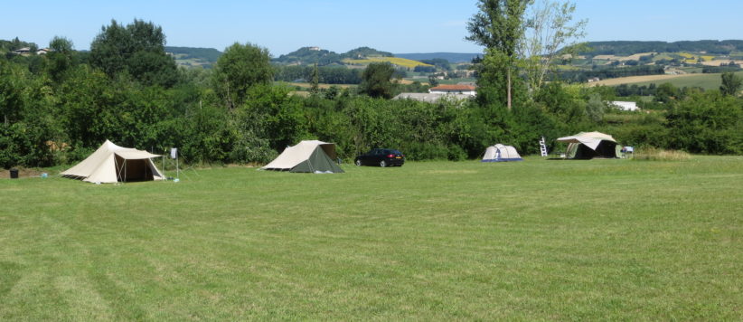 Charme camping Côte de Fumel is een prachtige camping gelegen in het departement Tarn-et-Garonne in de Midi-Pyrénées. 