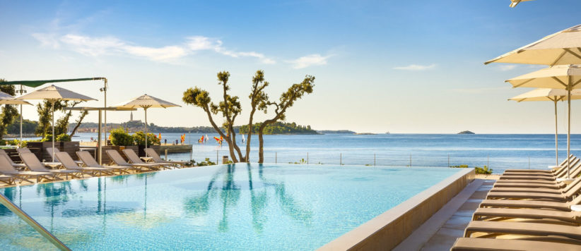 Maistra Camping Amarin in Kroatië is een mooi vakantiepark met zwembad in Istrië direct aan het kiezelstrand, vlakbij de schitterende stad Rovinj. 