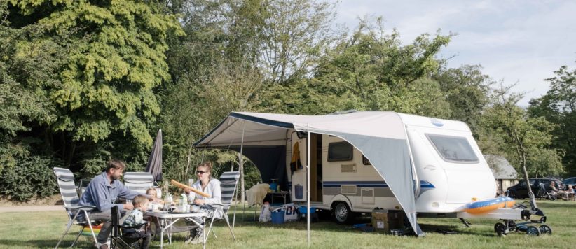 Camping Huttopia Calvados - Normandie is een charme camping in Normandië op circa 20 km van de Normandische kust.