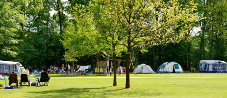 Camping Jena in Hummelo is een karaktervolle, groene camping in Gelderland met 168 kampeerplaatsen en 6 huuraccommodaties.