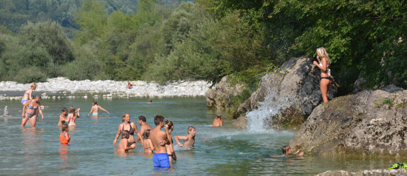 Camping Nadiža is een ultieme natuurcamping in Slovenië direct aan een rivier met een grindstrandje gelegen in het geheime dal van Breginj bij Kobarid. 