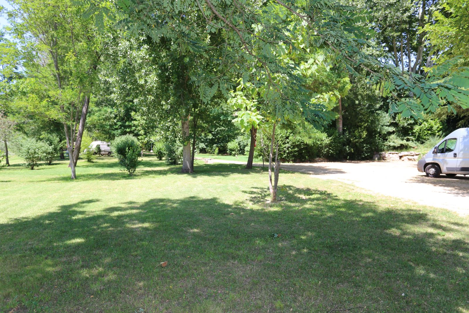 Camping La Plage (Saint-André-de-Roquepertuis) - Natuurcamping.nl