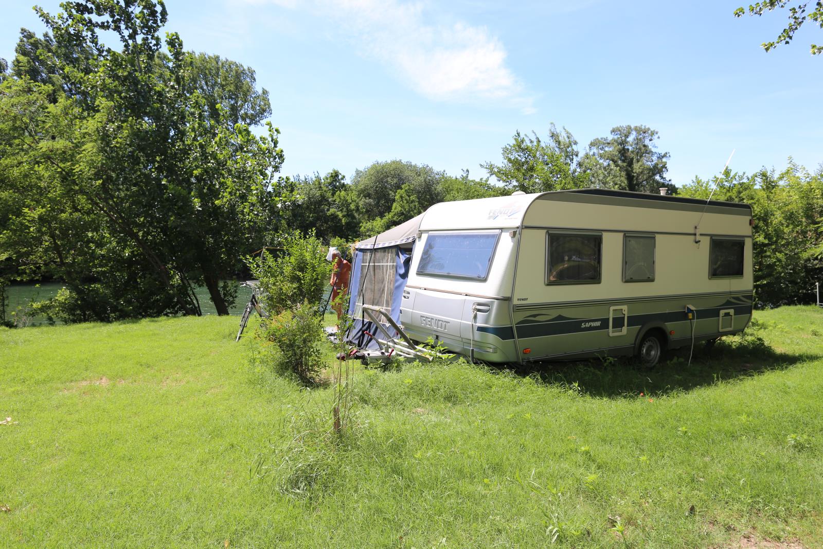 Camping La Plage (Saint-André-de-Roquepertuis) - Natuurcamping.nl