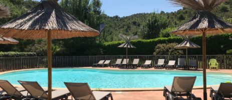 Tendi Camping Saint Amand in de Ardèche is een rustig gelegen, kleine familiecamping in een natuurlijke omgeving omringd door wijngaarden. 