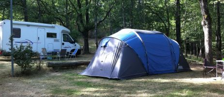 Camping Namasté in Puysségur is een kleine camping met zwembad in de Haute-Garonne gelegen in het bos in de regio Occitanië. 