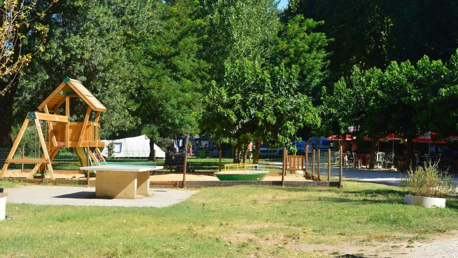 Camping La Plage (Saint-André-de-Roquepertuis) - Natuurcamping.nl