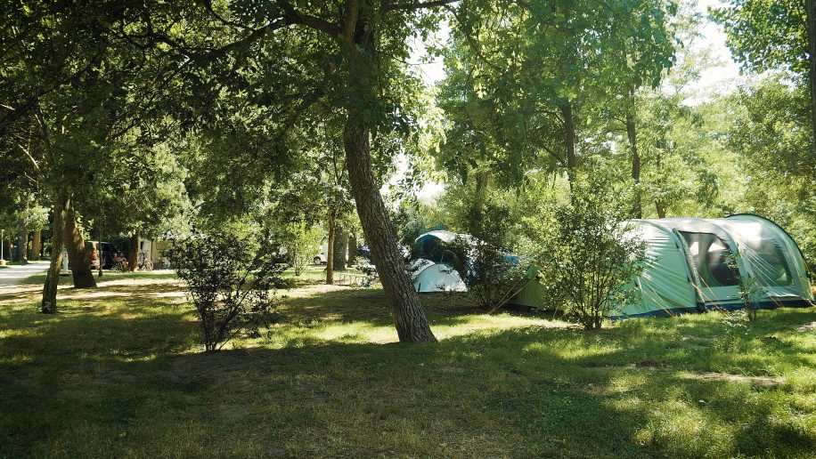 Camping La Plage (Saint-André-de-Roquepertuis) - Natuurcamping.nl