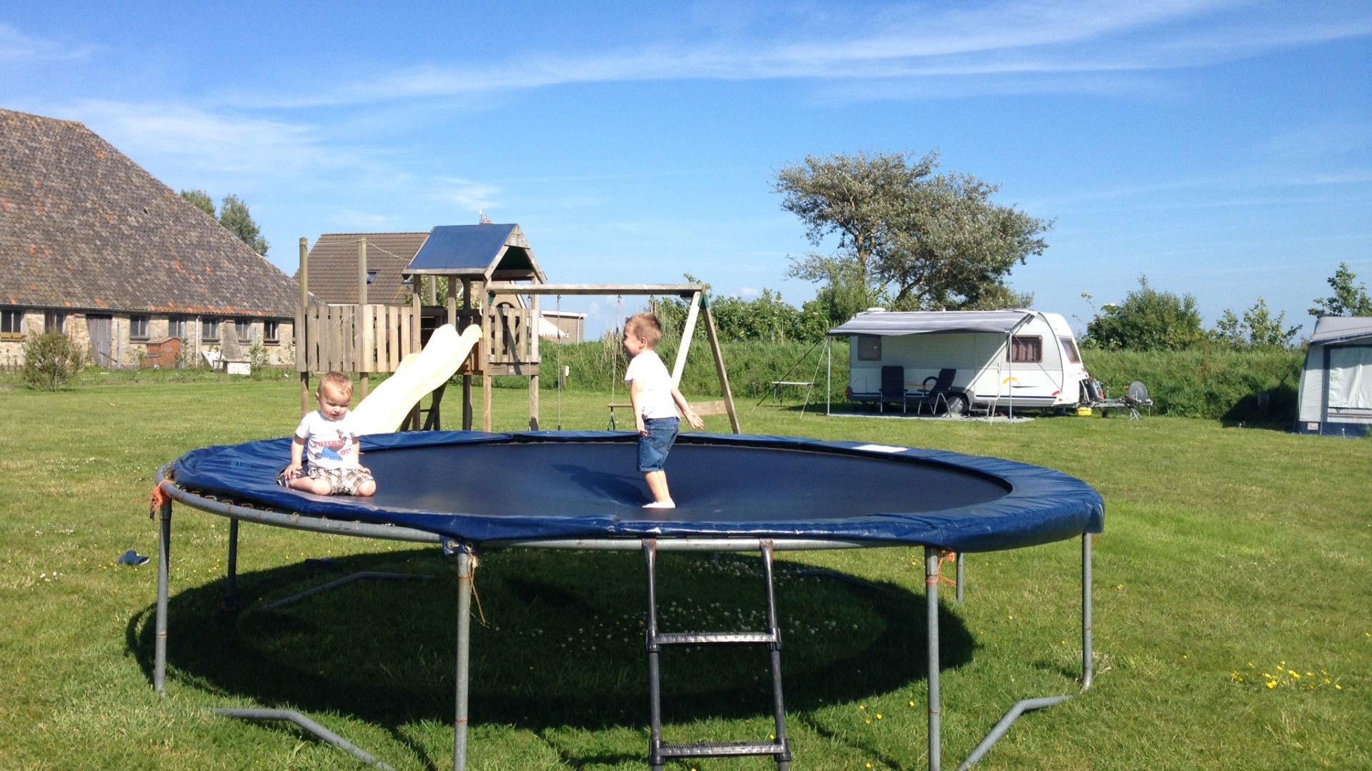 Photo 3
