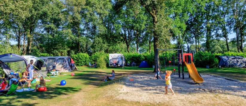 Ardoer Camping De Ullingse Bergen is een kindvriendelijk vakantiepark met zwembad, restaurant en animatie gelegen in de groene bossen in het oosten van Brabant.