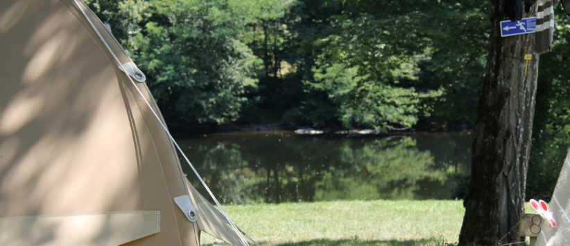 Kleine camping (50 plaatsen) van Nederlandse eigenaren prachtig gelegen aan de rivier de Dordogne in het departement Corrèze.