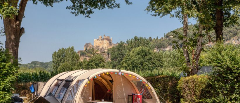 Leuke camping op slechts 500 meter van de rivier de Dordogne, geniet hier van een combinatie van rust en gezelligheid.