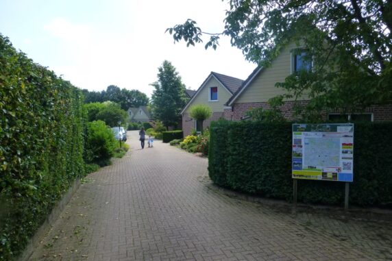 Bungalowpark De Riethorst bungalows en een pad met gasten