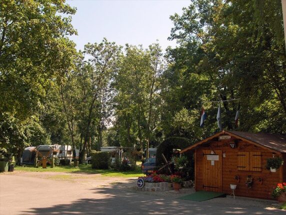 Camping de L&#8217;Ile Cherlieu - photo 1