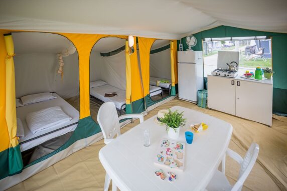 Camping Le Val de Bonnal &#8211; Bungalowtent Jura - photo 2