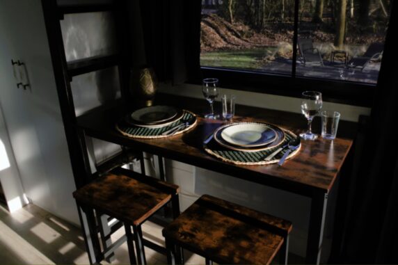 Tiny House in Hoogersmilde eettafel