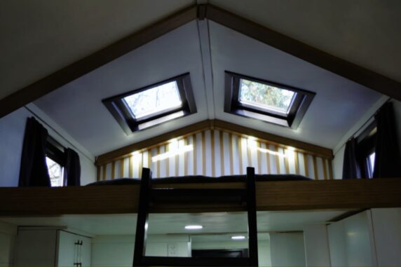 Tiny House in Hoogersmilde slaapgedeelte met trap