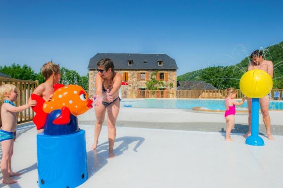 Ushuaïa Villages &#8211; Camping  Les Rives d&#8217;Olt Et Aubrac - photo 5