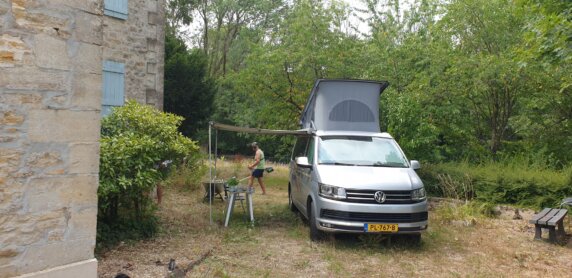 Kamperen bij een oud kasteel in de Franse Ardennen - photo 4