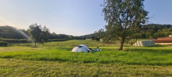 Kamperen bij een oud kasteel in de Franse Ardennen - photo 3