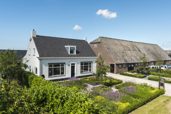 Boerderijwoning tussen de Zeeuwse akkers - photo 1
